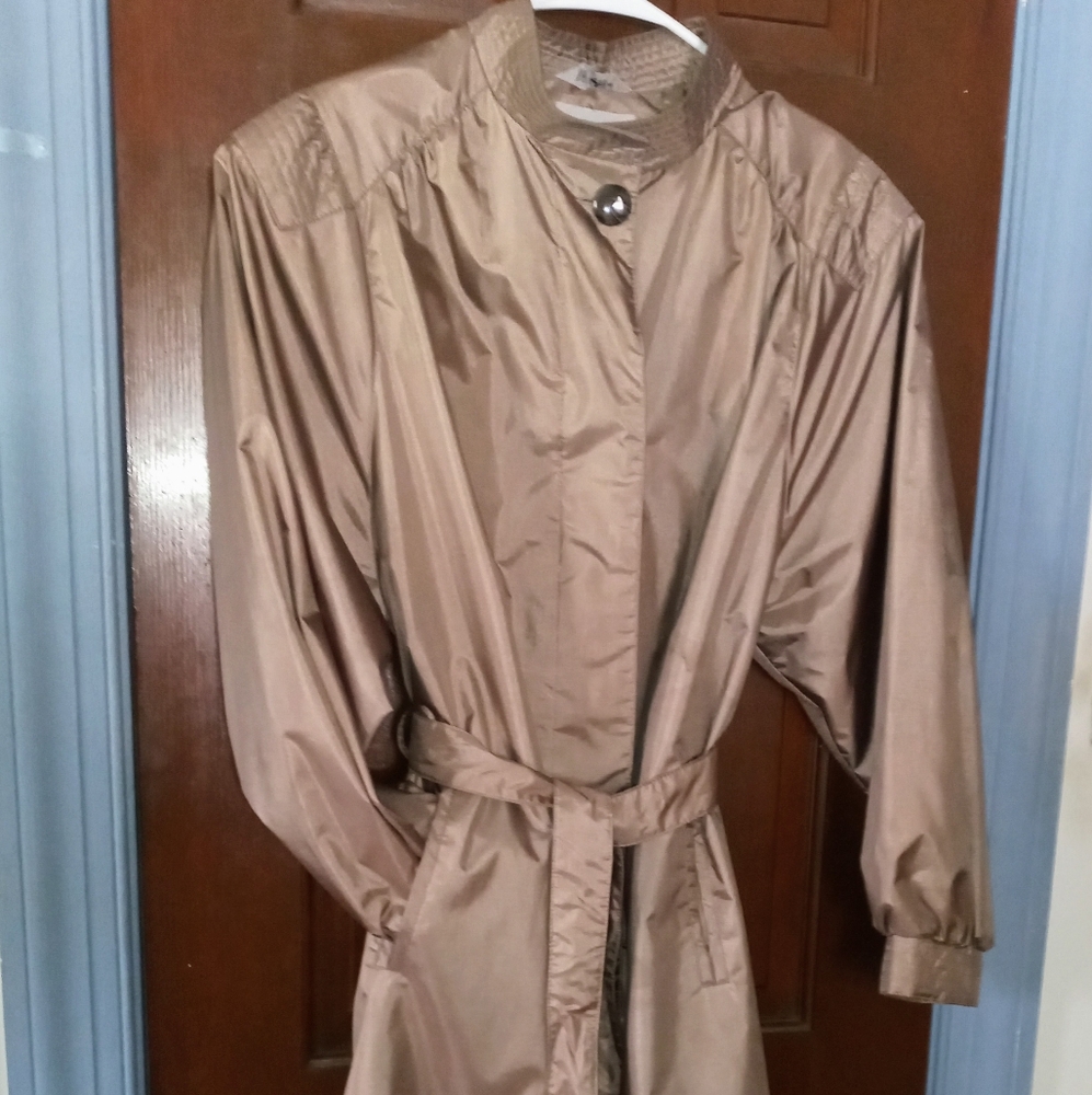 *SOLD* Sophisticated Metallic Champagne Light Overcoat/Trenchcoat